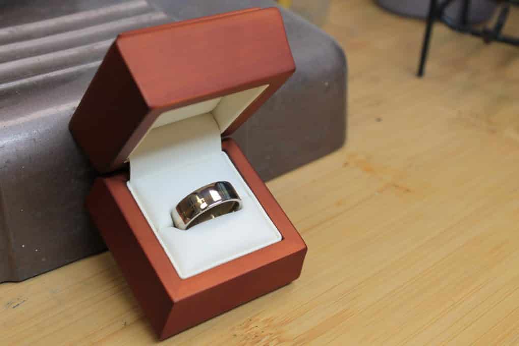 Two-tone wedding ring